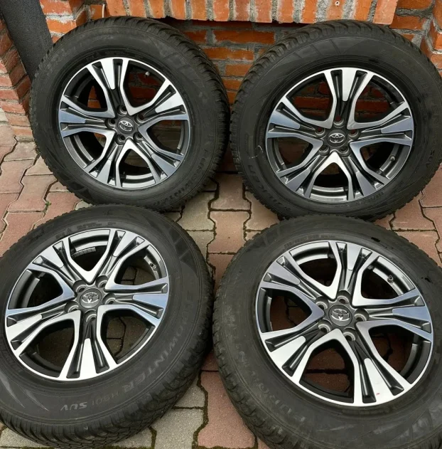 Polovne felne - alu felne 17" original toyota 5x114.3 sa gumama falken